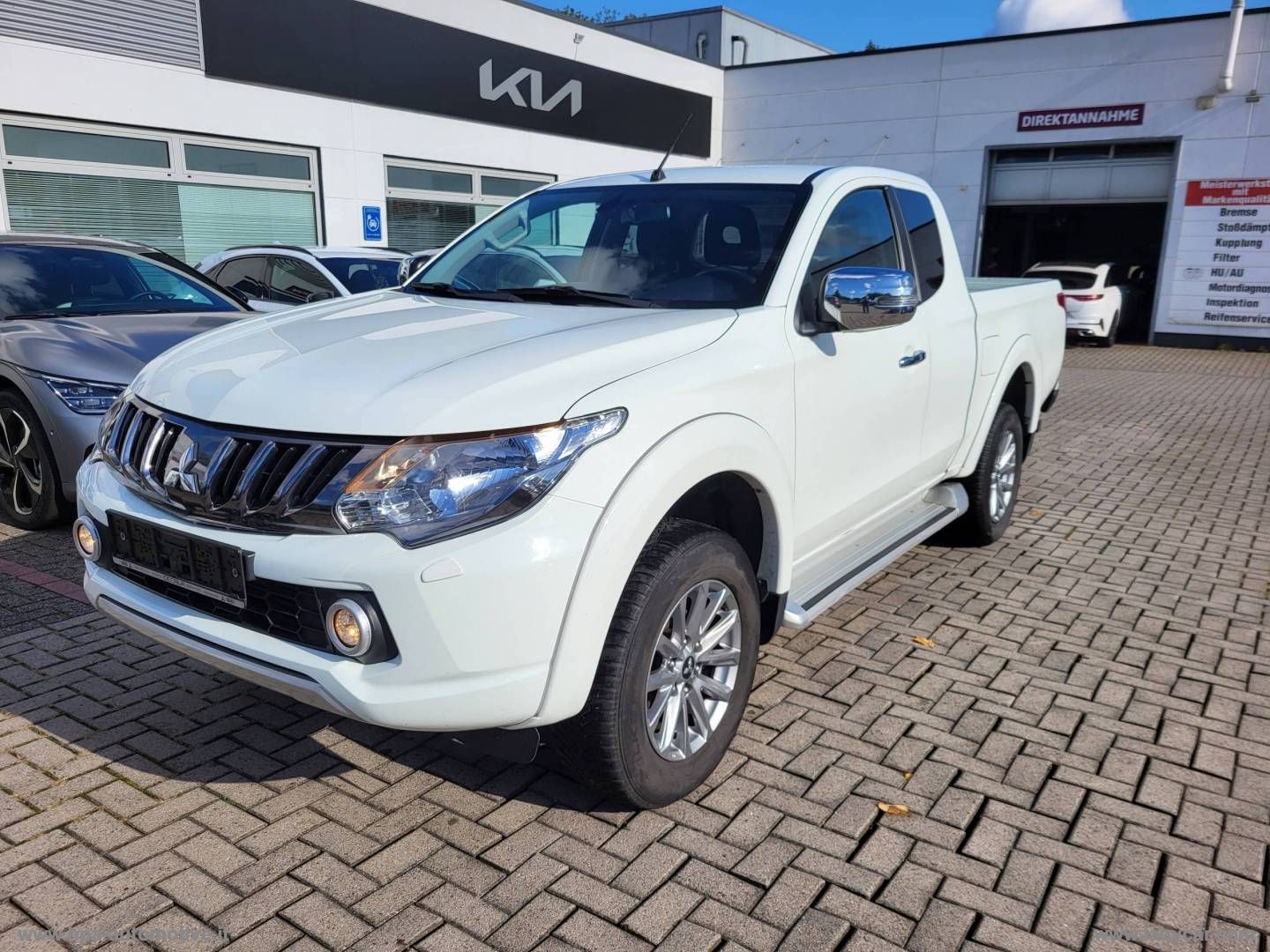 MITSUBISHI L200