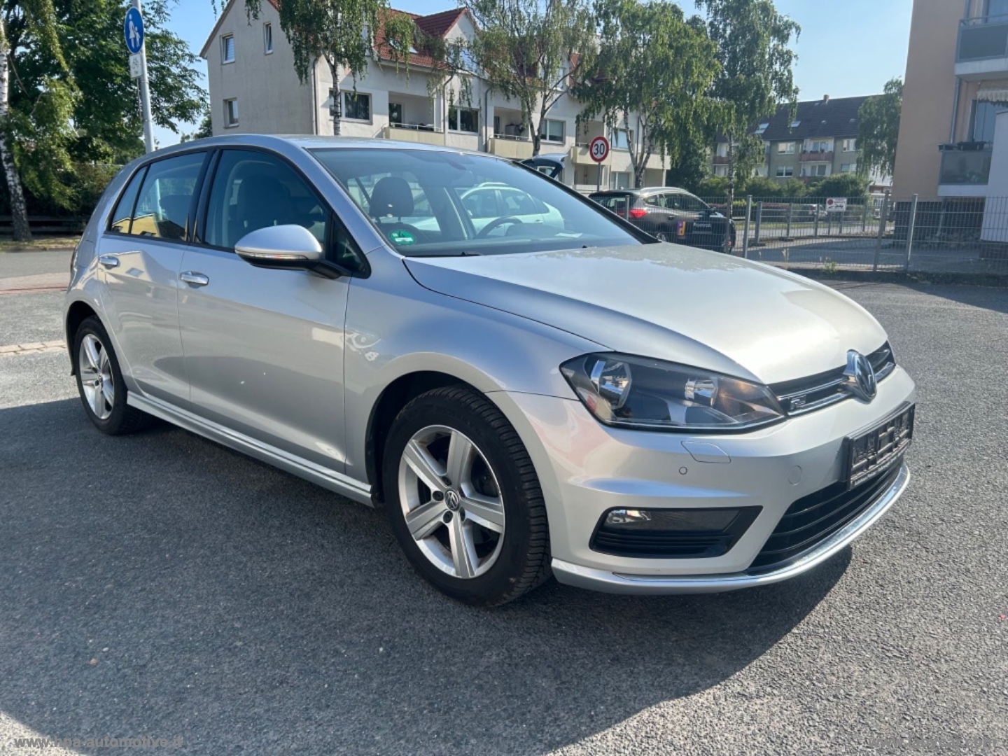 VOLKSWAGEN Golf