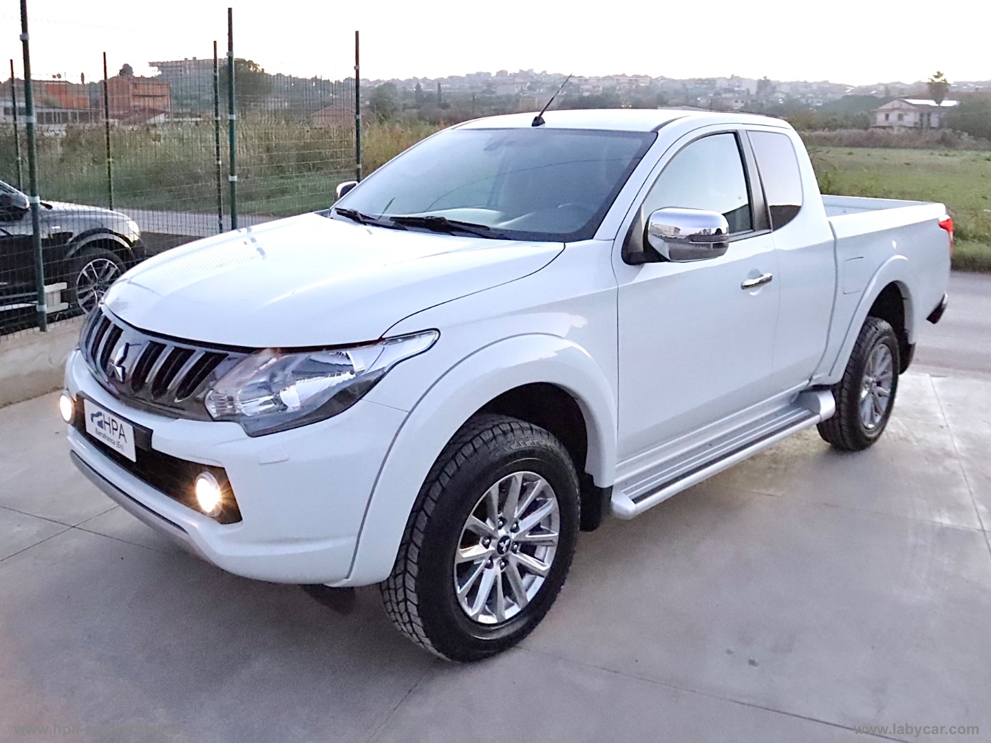 MITSUBISHI L200